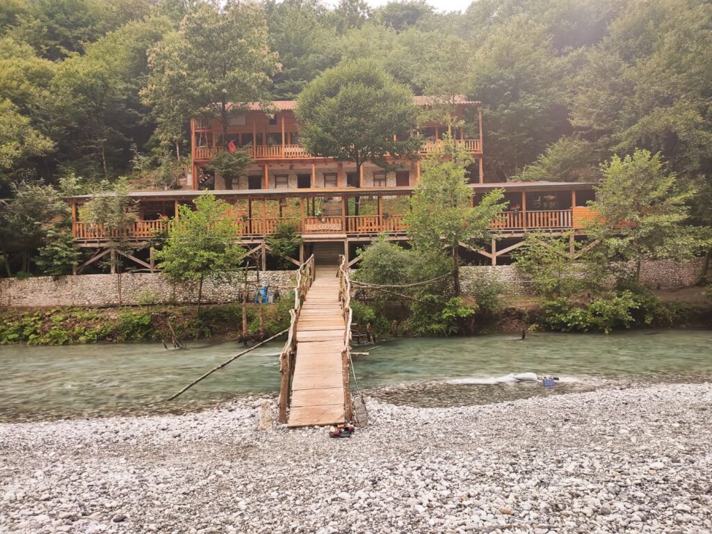Bee-Eco guest house in Shala River 