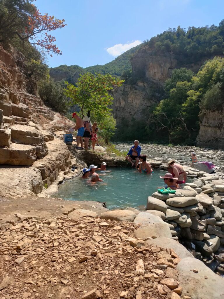 People bathing in the sulfur natural pools of Benja 