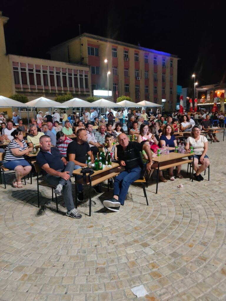 many people siting, having a beer and celebrating in Permet's festival 