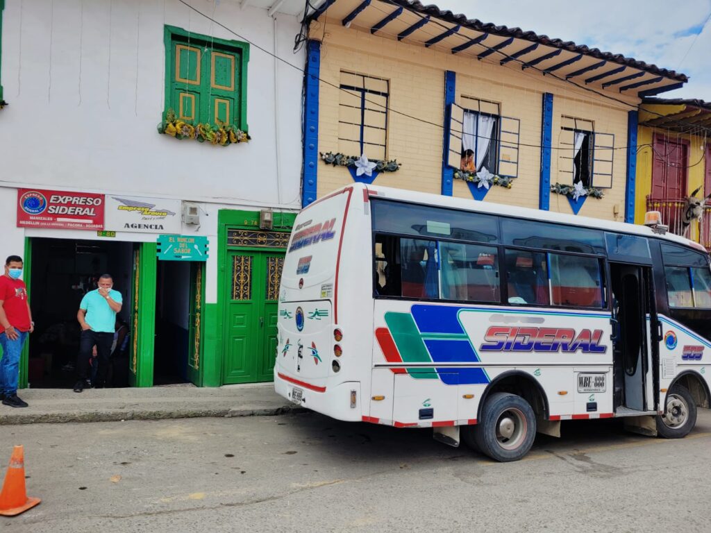 The bus from Salamina to San Felix next to the agency in Salamina 