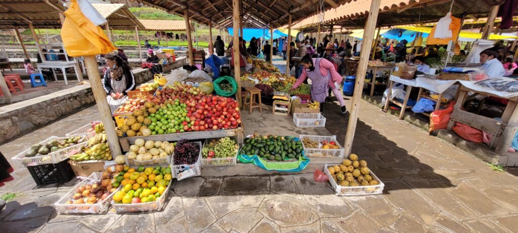 Fruits and vegetables vendors in Chinchero market 